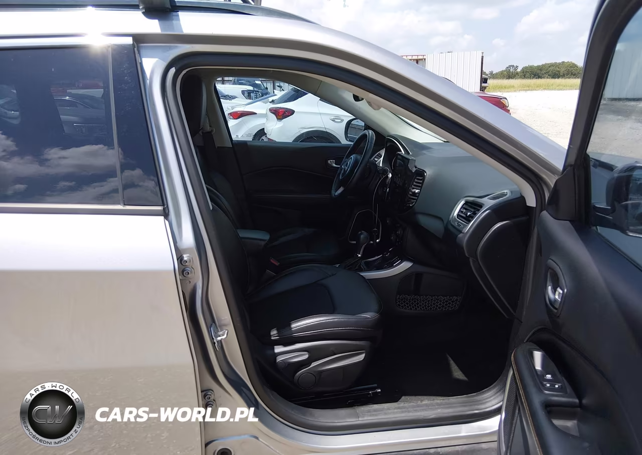 2018 Jeep Compass Latitude 4X4 VIN:3C4NJDBB7JT114140 - 5