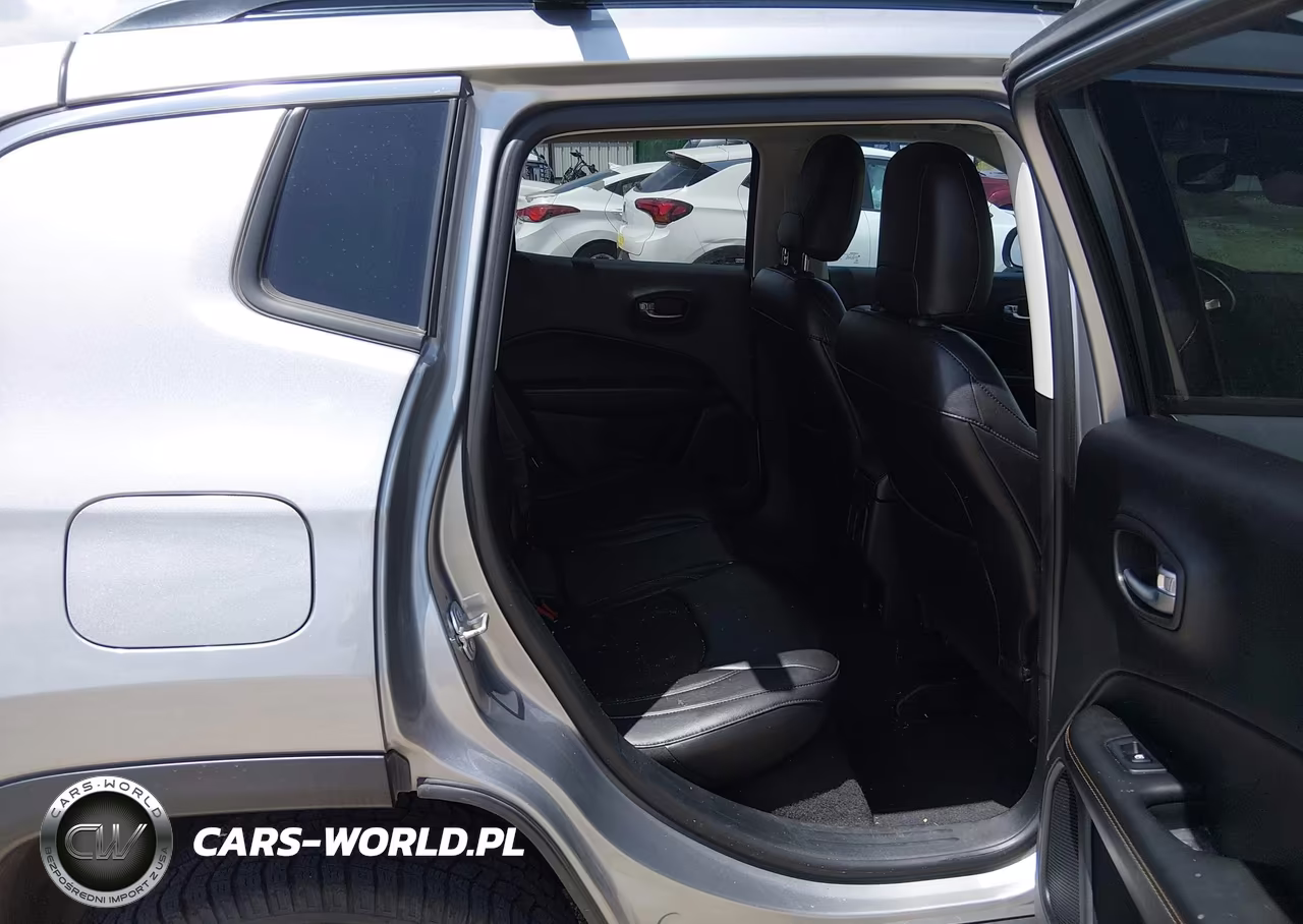 2018 Jeep Compass Latitude 4X4 VIN:3C4NJDBB7JT114140 - 8