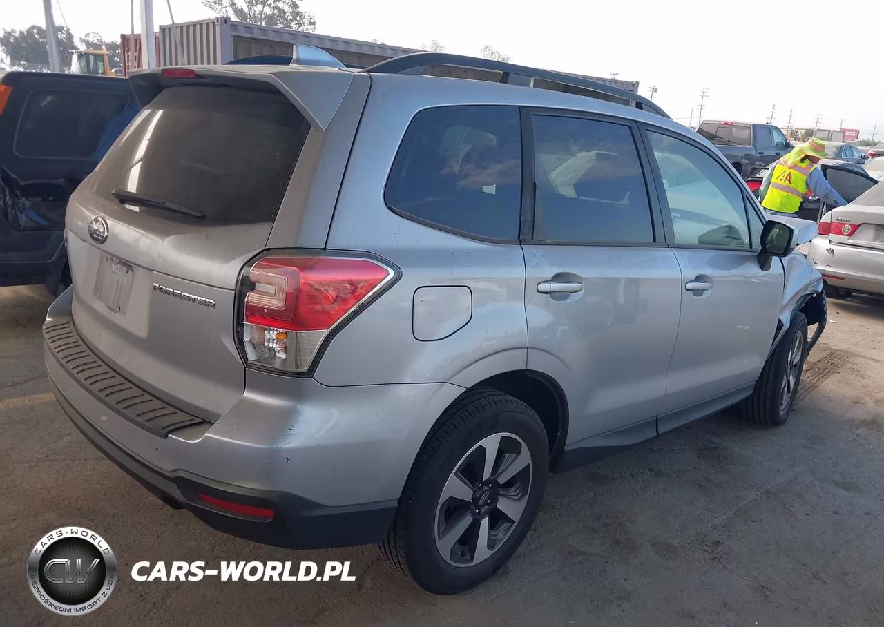 2018 Subaru Forester 2.5I Premium VIN:JF2SJAGC3JH524131 - 4