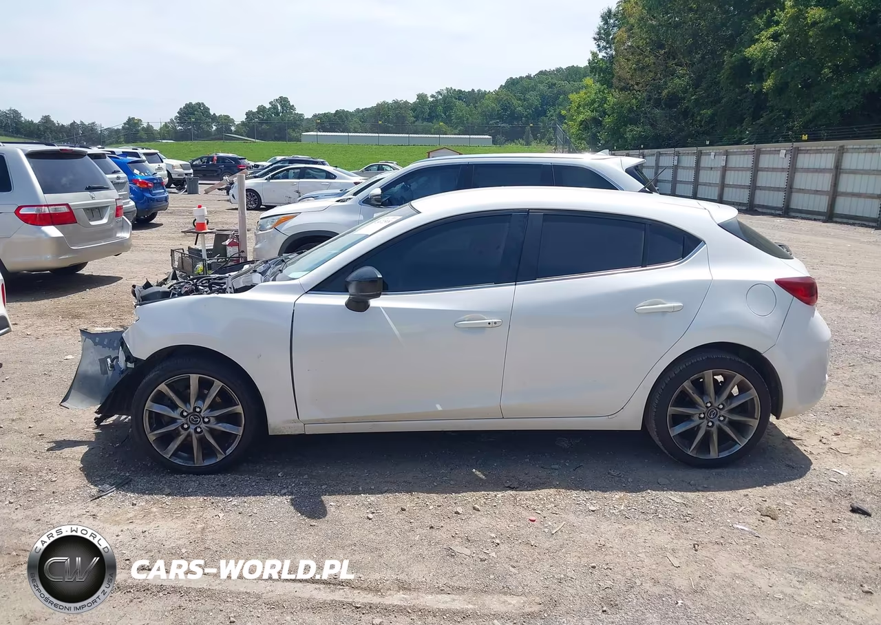 2018 Mazda Mazda3 Touring VIN:3MZBN1L32JM241415 - 13