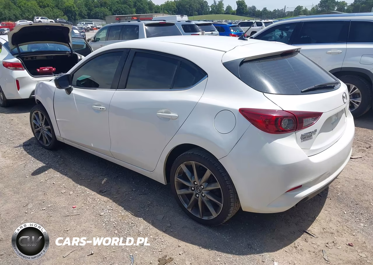 2018 Mazda Mazda3 Touring VIN:3MZBN1L32JM241415 - 3