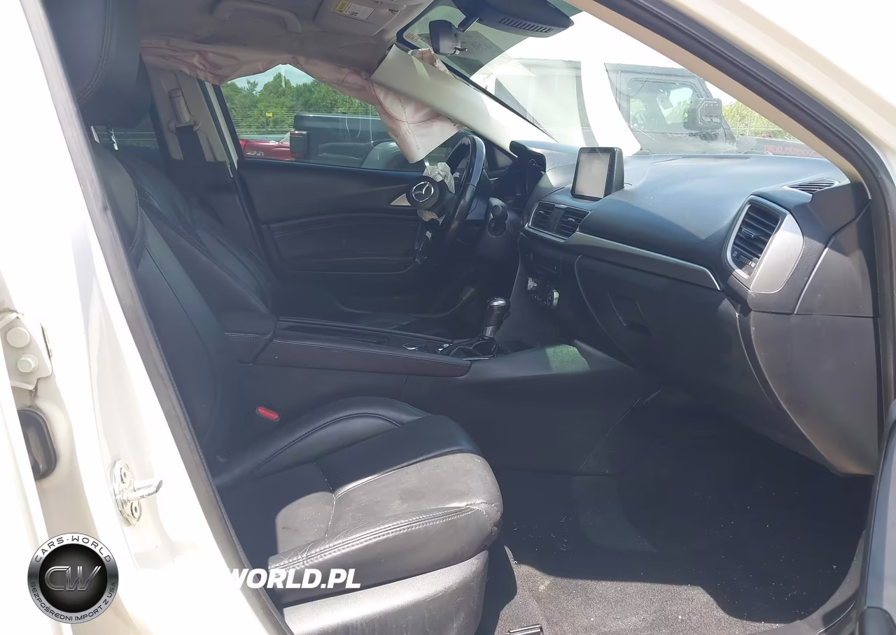 2018 Mazda Mazda3 Touring VIN:3MZBN1L32JM241415 - 5