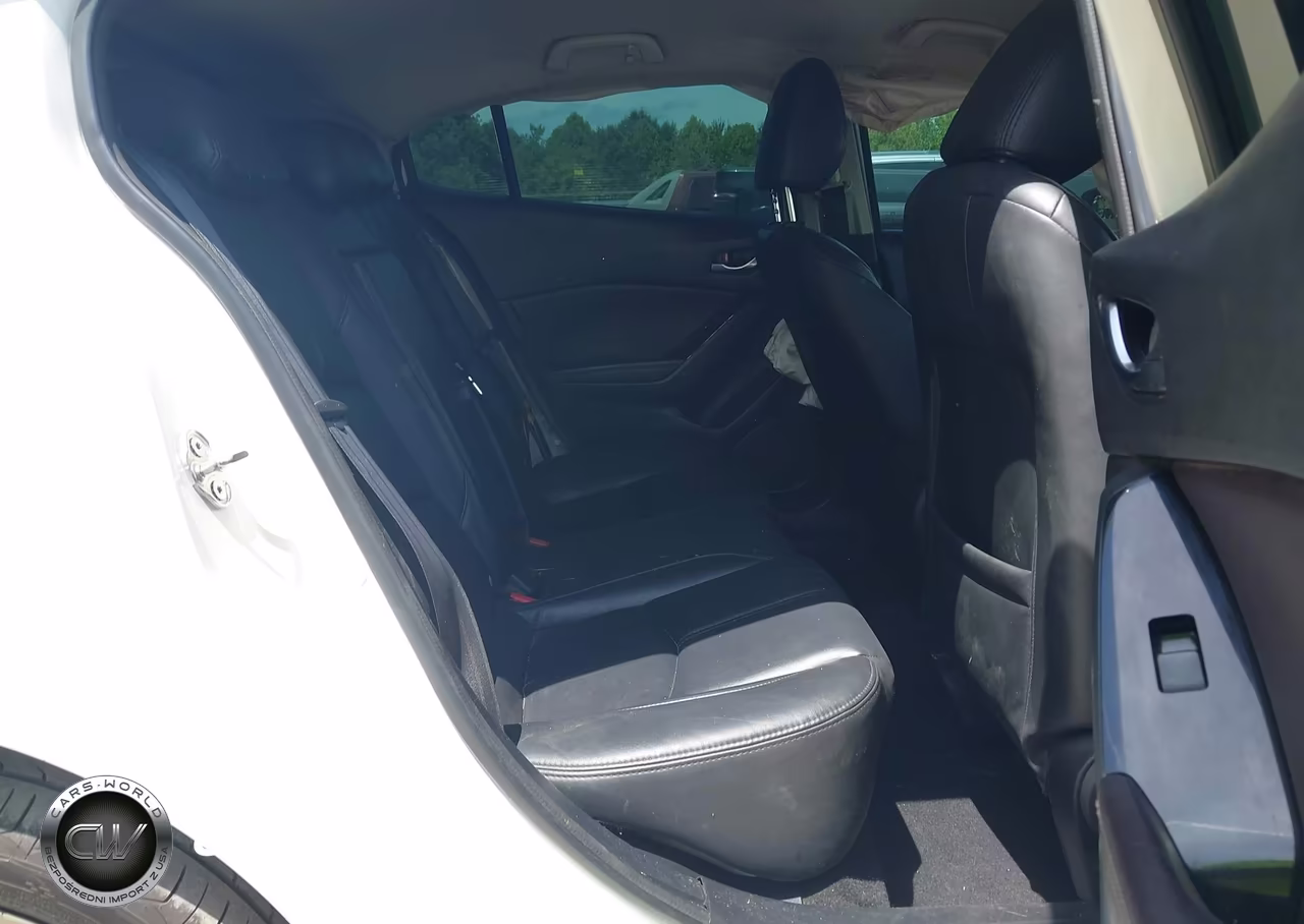 2018 Mazda Mazda3 Touring VIN:3MZBN1L32JM241415 - 8