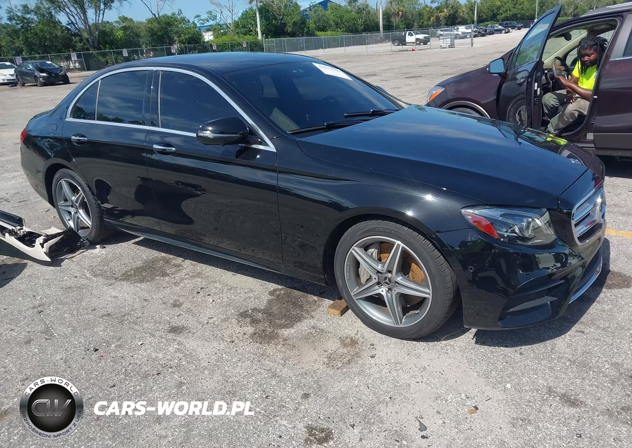 2019 Mercedes-Benz E 300 – zdjęcie 1 z 17