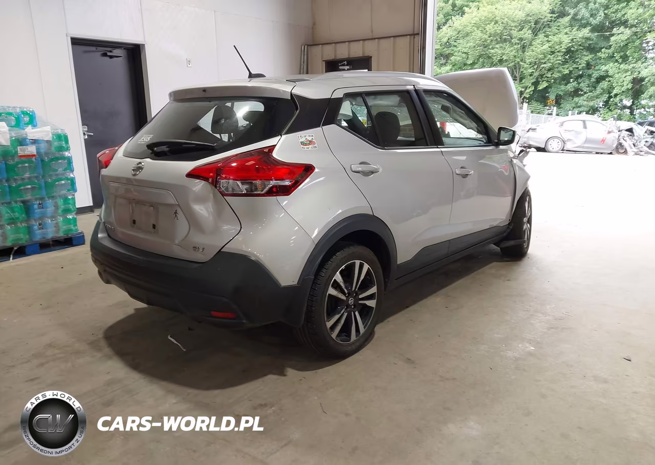 2018 Nissan Kicks Sv VIN:3N1CP5CU4JL539684 - 4