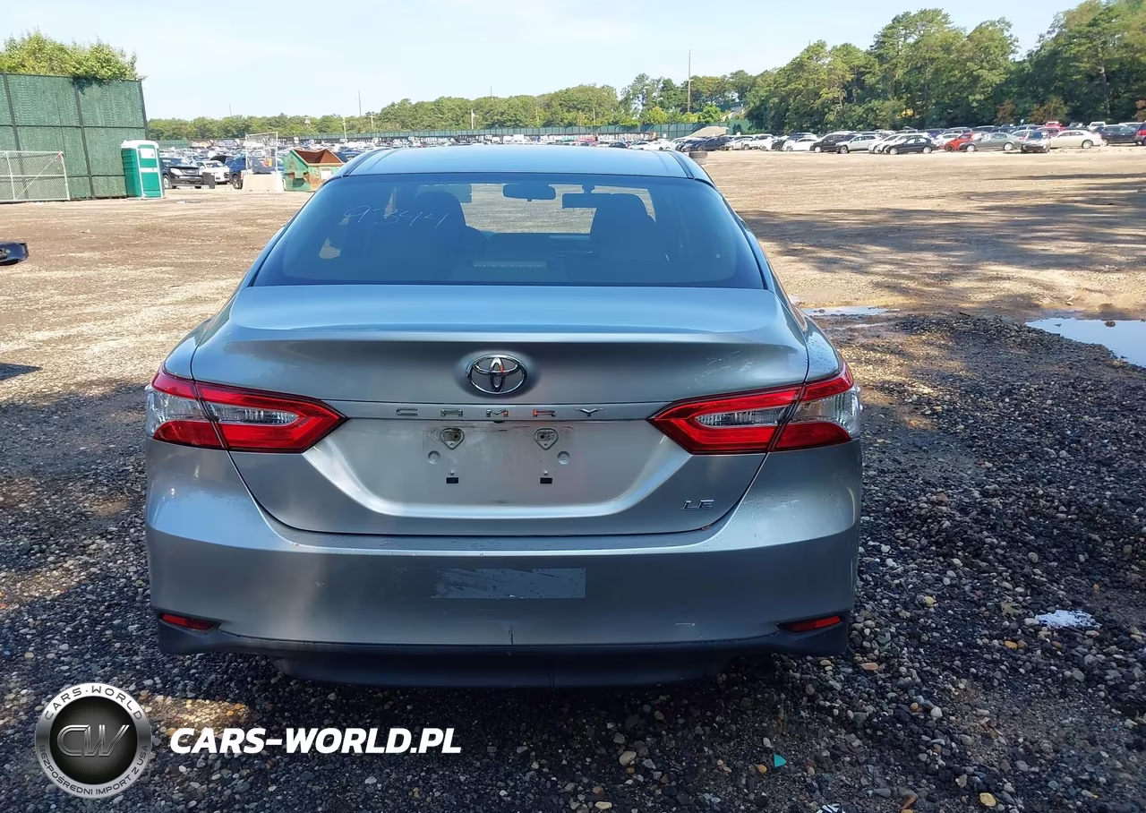 2018 Toyota Camry Le VIN:JTNB11HK0J3011657 - 16