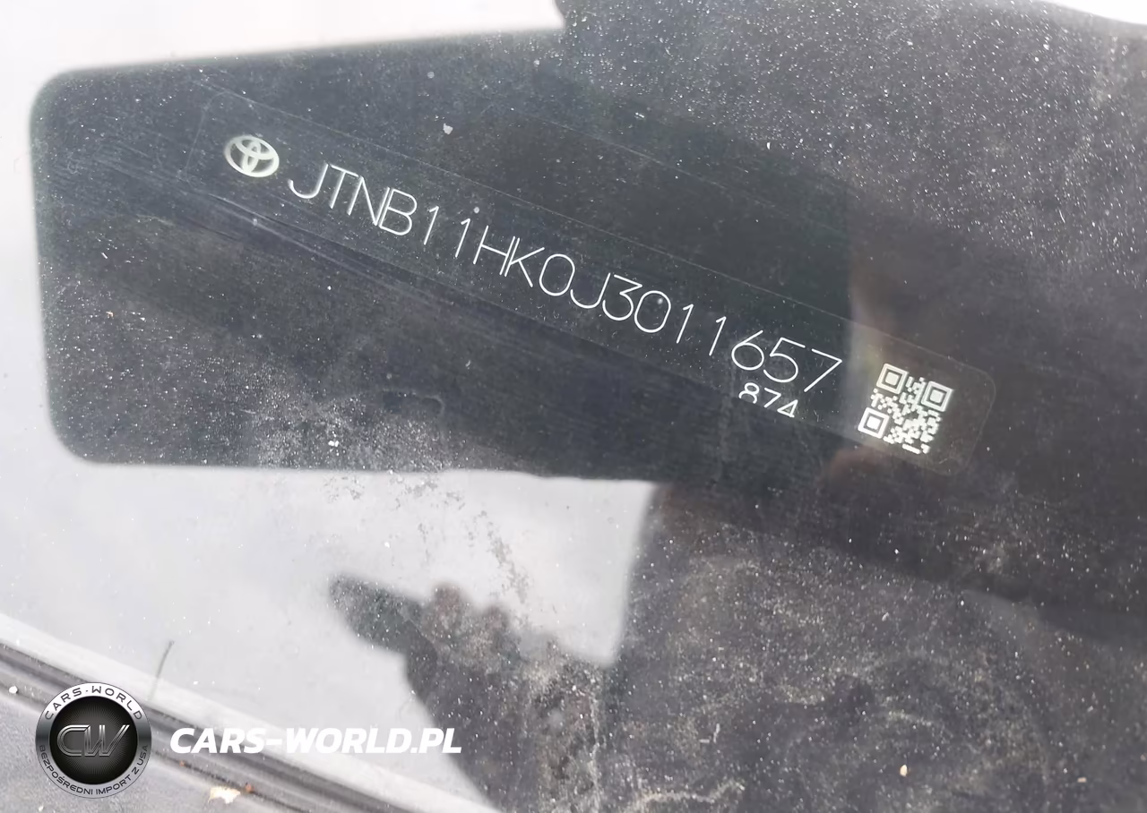 2018 Toyota Camry Le VIN:JTNB11HK0J3011657 - 17
