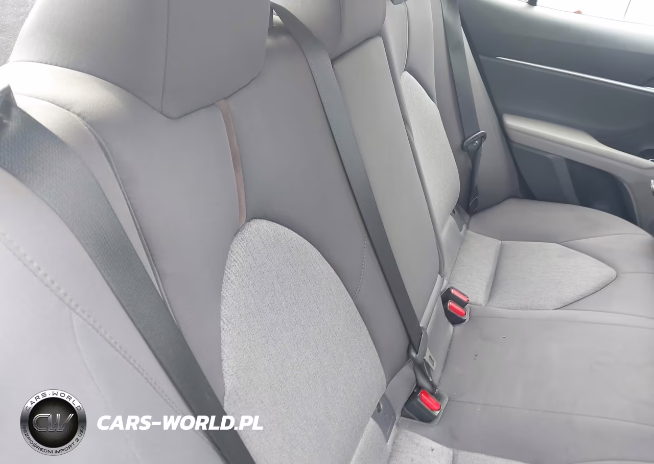 2018 Toyota Camry Le VIN:JTNB11HK0J3011657 - 8