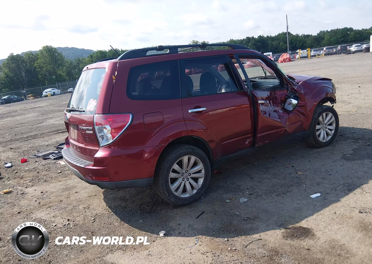 2013 Subaru Forester 2.5X Premium VIN:JF2SHADC6DH430149 - 4