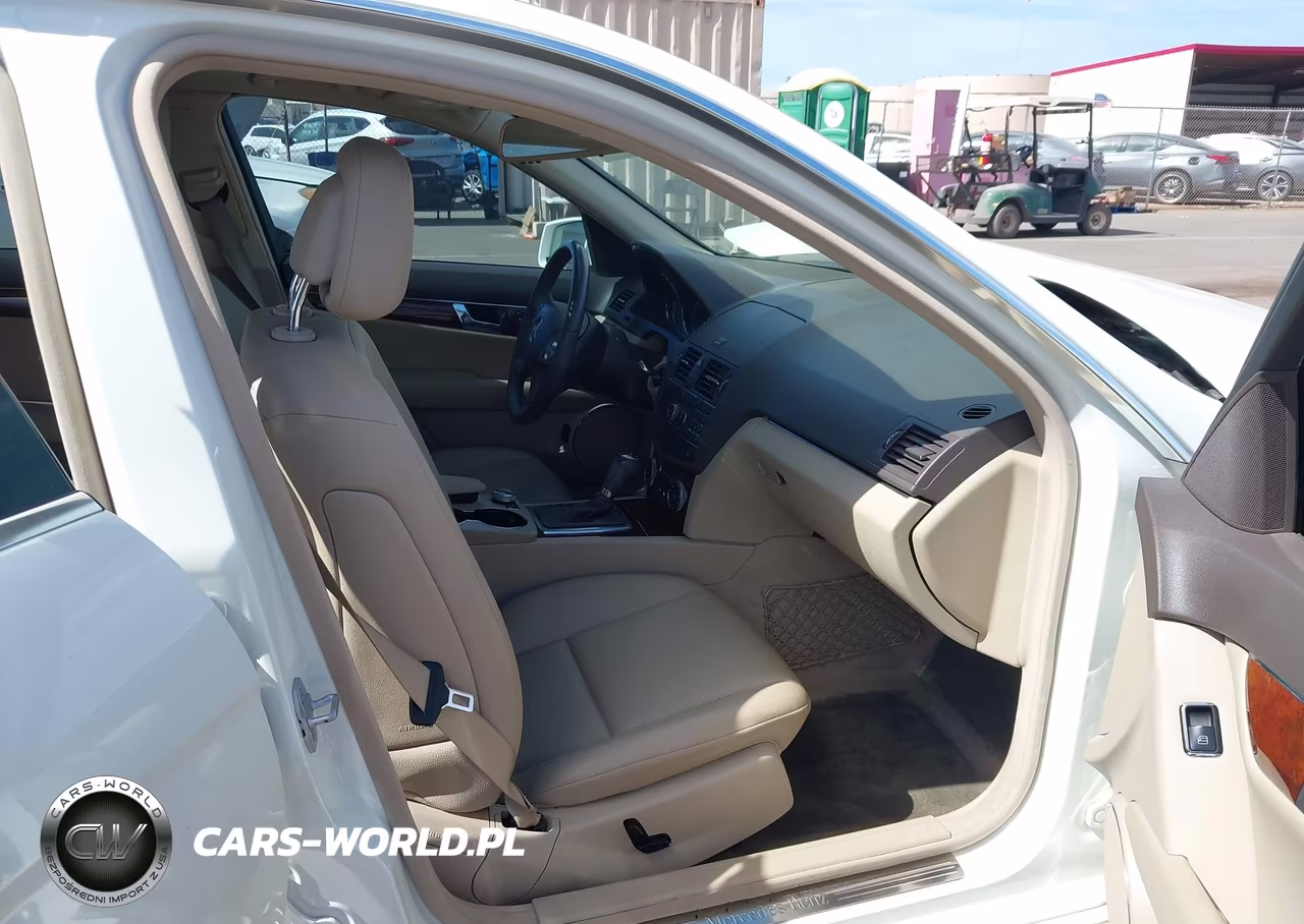 2010 Mercedes-Benz C 300 Luxury VIN:WDDGF5EB0AR131209 - 5
