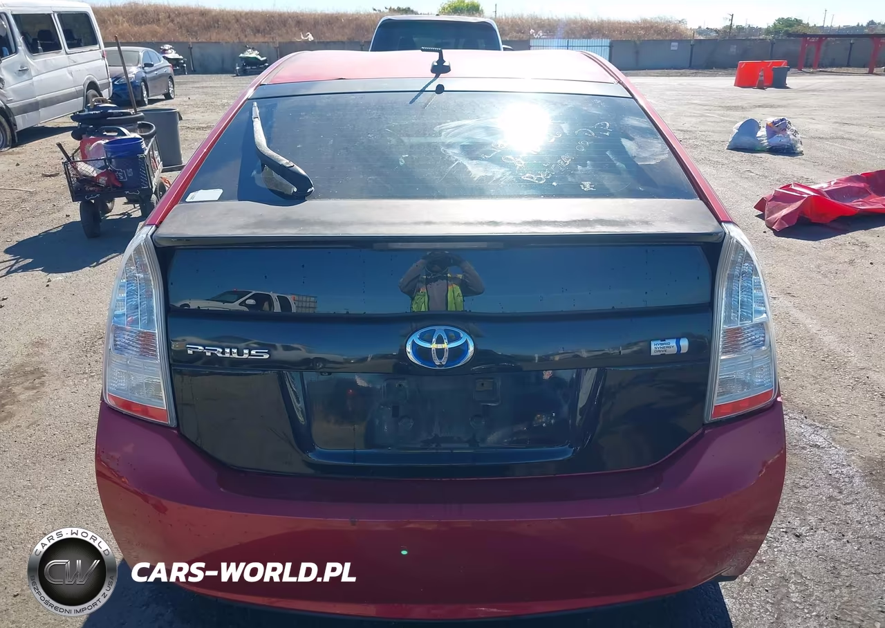 2011 Toyota Prius Two VIN:JTDKN3DU2B0257205 - 16