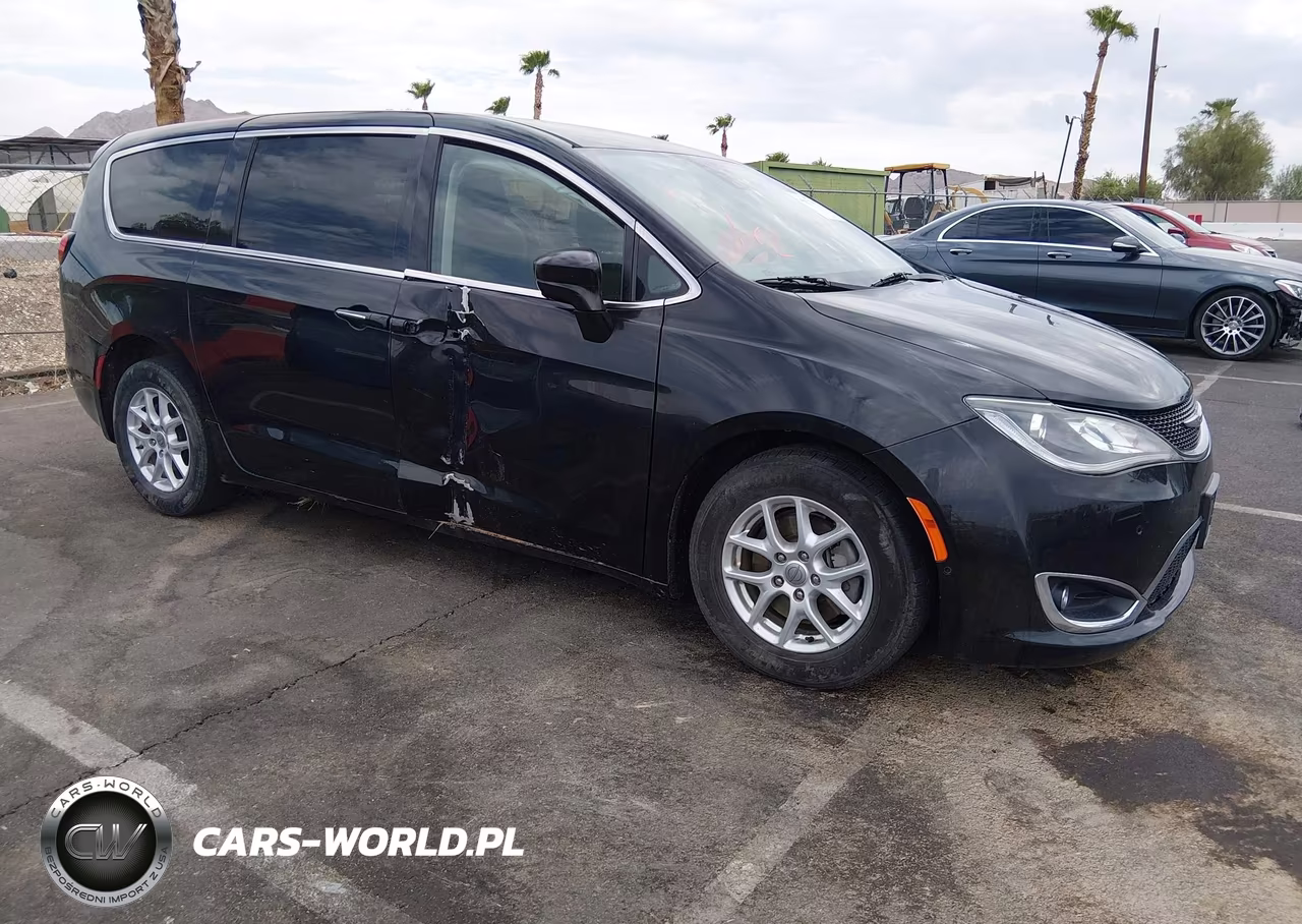 2020 Chrysler Pacifica Touring VIN:2C4RC1FG2LR124189 - 1