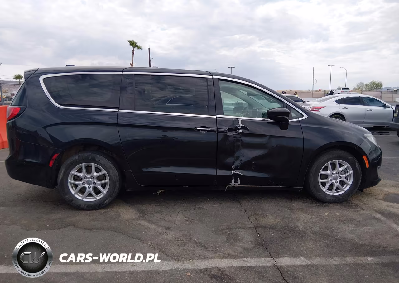 2020 Chrysler Pacifica Touring VIN:2C4RC1FG2LR124189 - 13