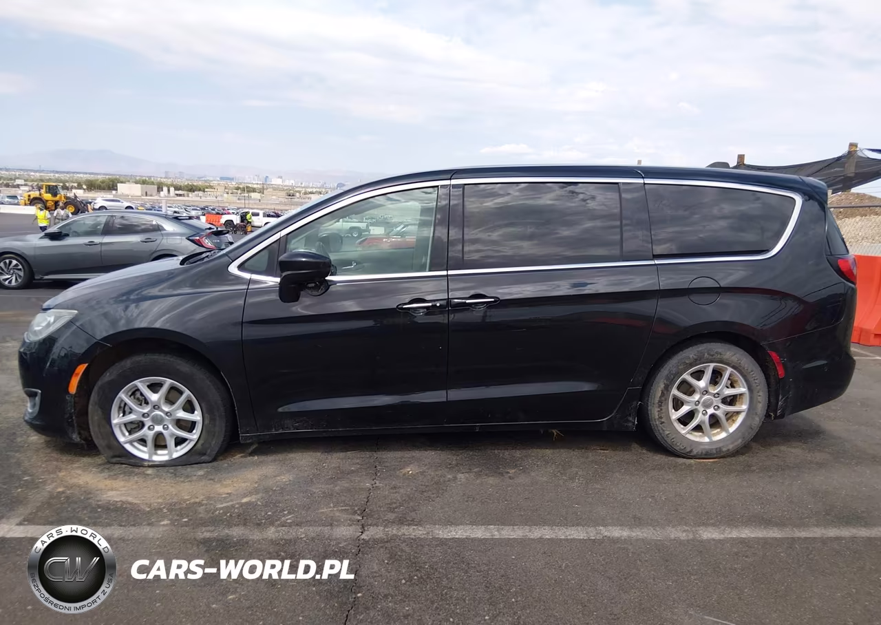 2020 Chrysler Pacifica Touring VIN:2C4RC1FG2LR124189 - 14