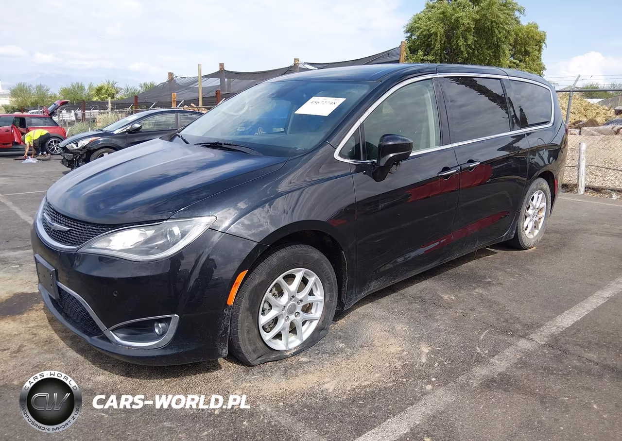 2020 Chrysler Pacifica Touring VIN:2C4RC1FG2LR124189 - 2