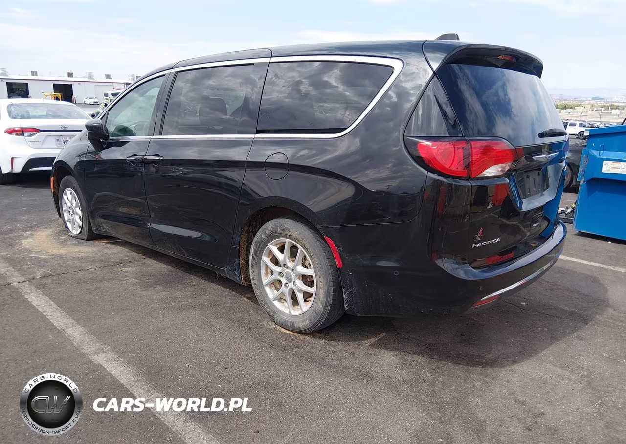 2020 Chrysler Pacifica Touring VIN:2C4RC1FG2LR124189 - 3