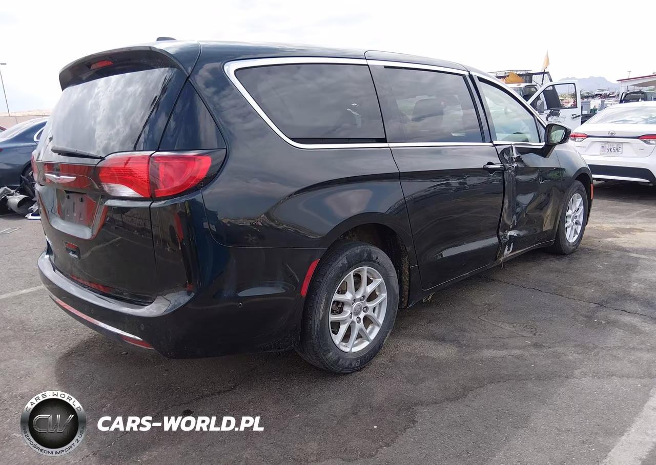 2020 Chrysler Pacifica Touring VIN:2C4RC1FG2LR124189 - 4
