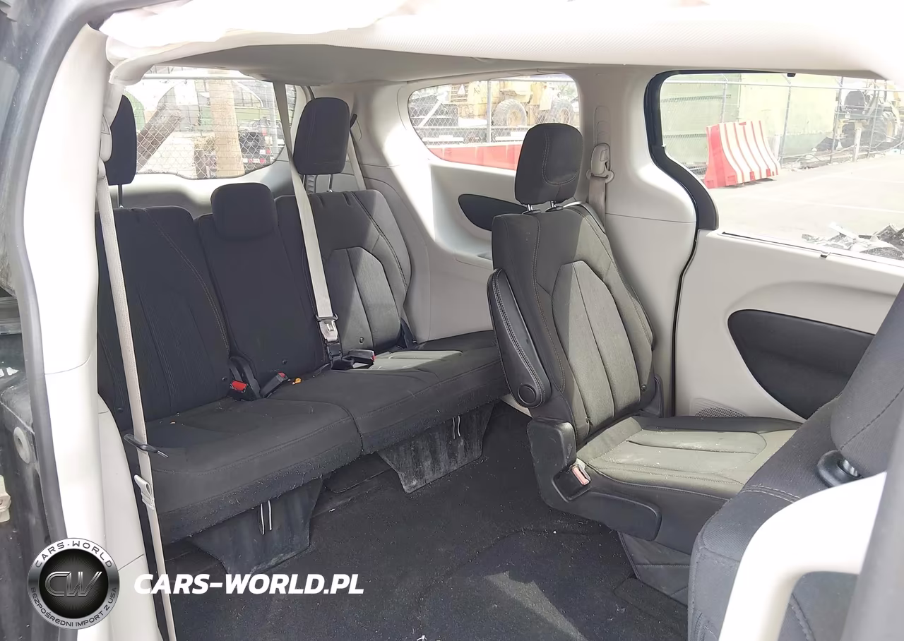 2020 Chrysler Pacifica Touring VIN:2C4RC1FG2LR124189 - 8
