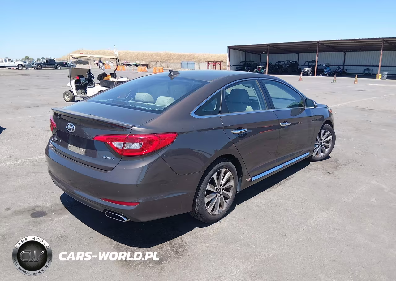 2016 Hyundai Sonata Sport VIN:5NPE34AF9GH424331 - 4