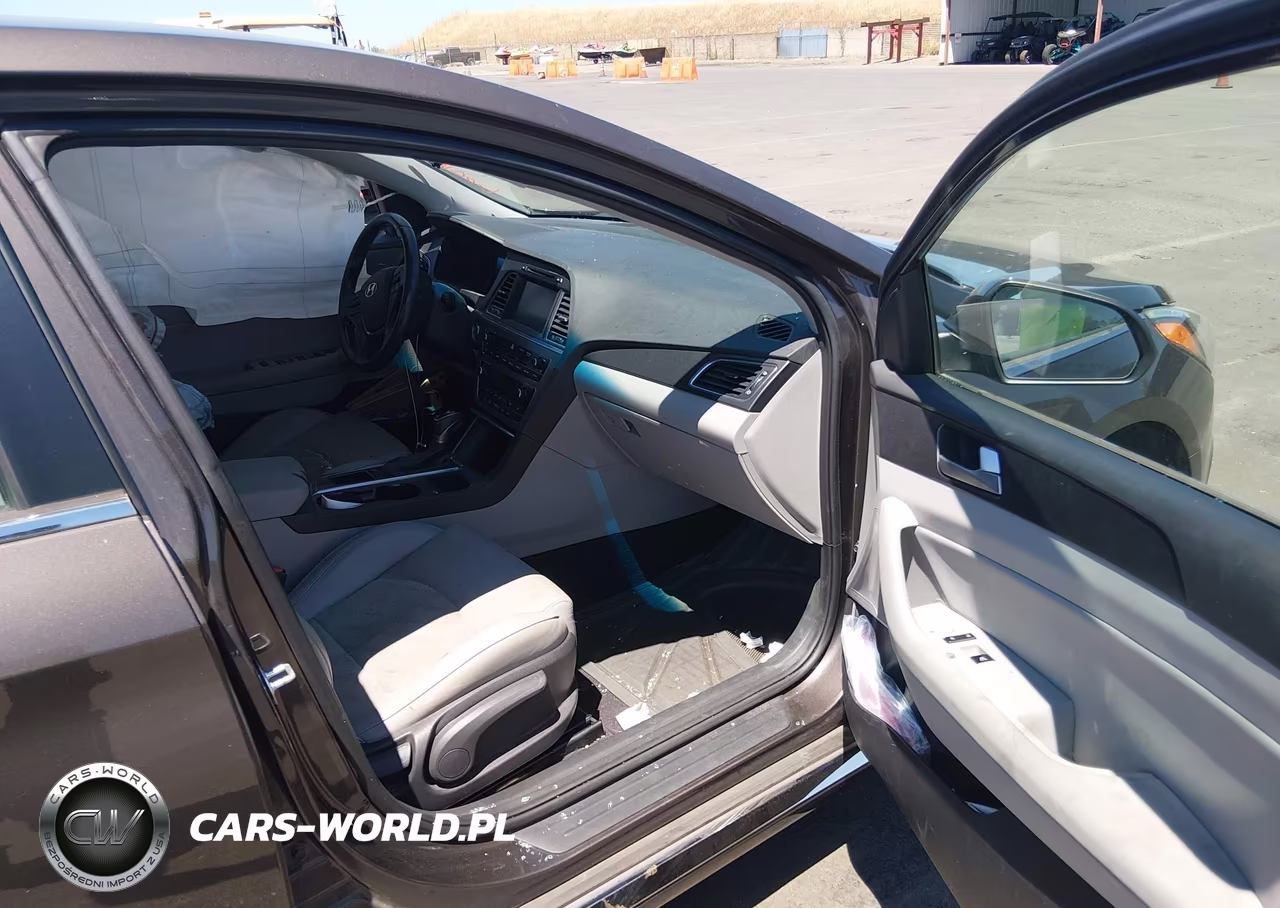 2016 Hyundai Sonata Sport VIN:5NPE34AF9GH424331 - 5