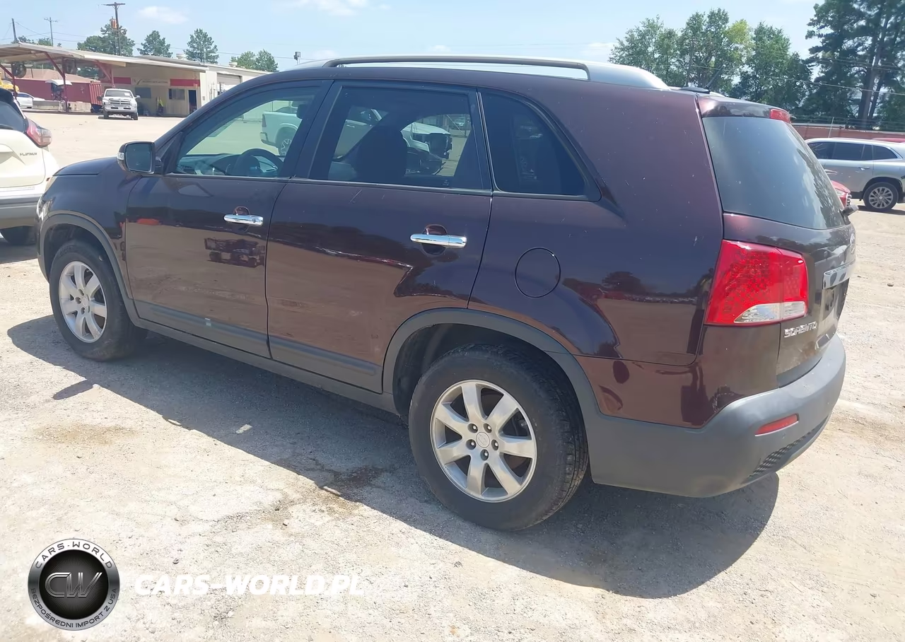 2011 Kia Sorento Lx VIN:5XYKT4A11BG100815 - 3