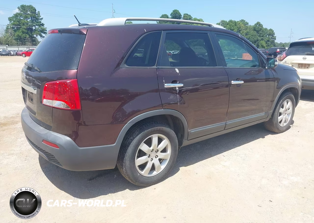 2011 Kia Sorento Lx VIN:5XYKT4A11BG100815 - 4