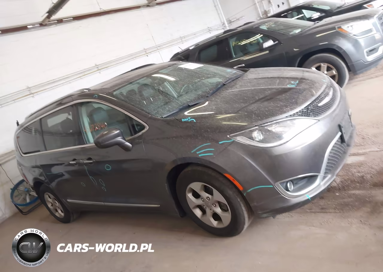 2017 Chrysler Pacifica Touring-L Plus VIN:2C4RC1EG2HR811004 - 13