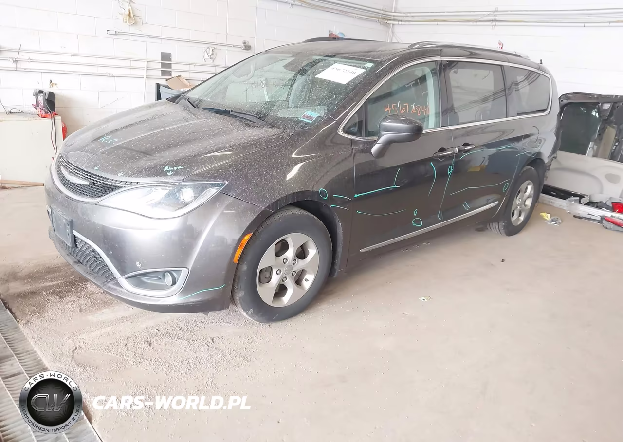 2017 Chrysler Pacifica Touring-L Plus VIN:2C4RC1EG2HR811004 - 2