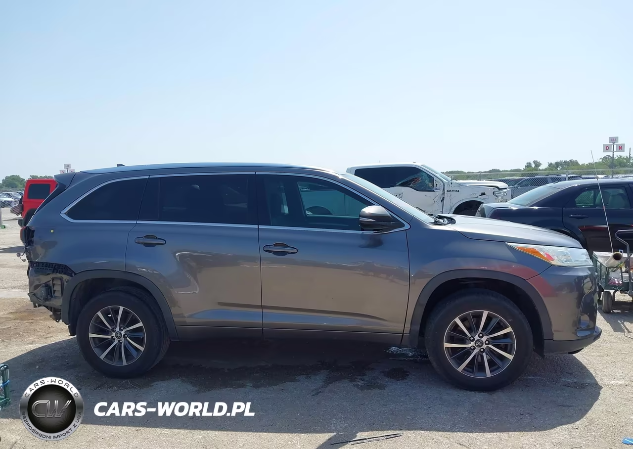 2018 Toyota Highlander Xle VIN:5TDKZRFH4JS529711 - 14