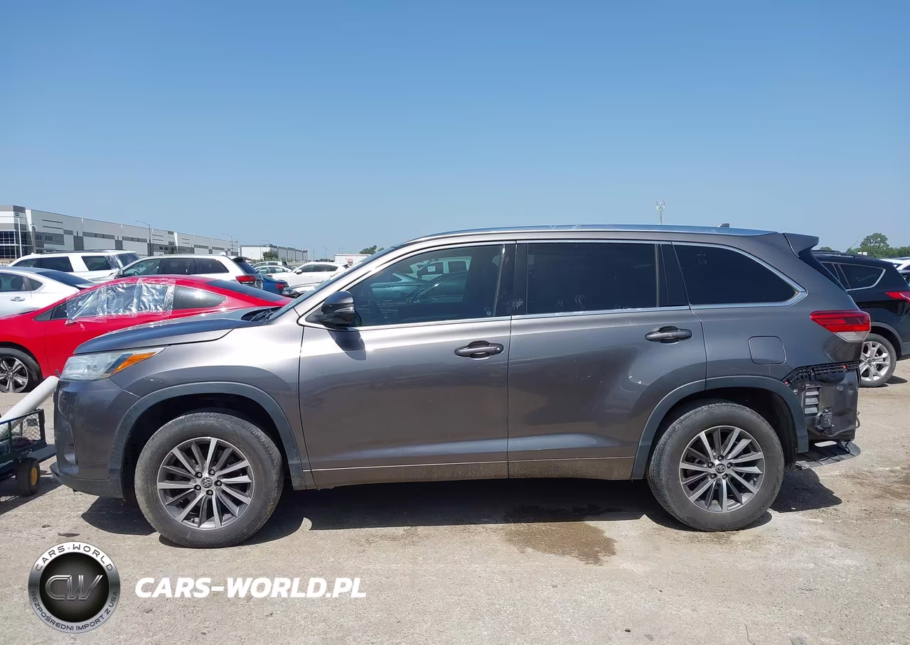 2018 Toyota Highlander Xle VIN:5TDKZRFH4JS529711 - 15