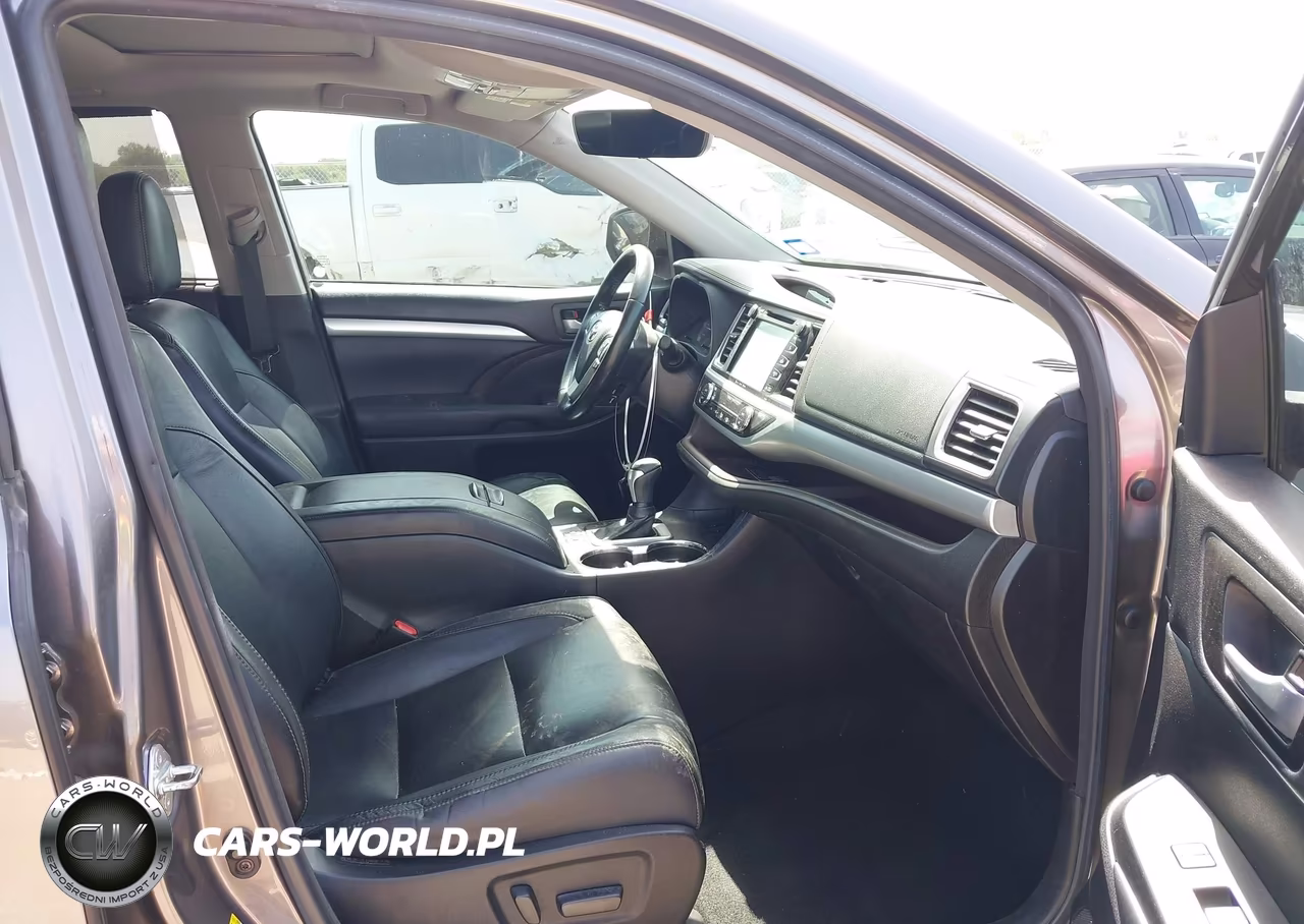 2018 Toyota Highlander Xle VIN:5TDKZRFH4JS529711 - 5