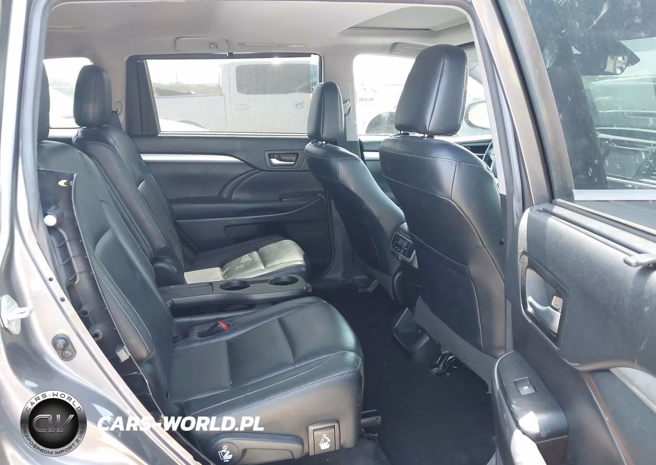 2018 Toyota Highlander Xle VIN:5TDKZRFH4JS529711 - 8
