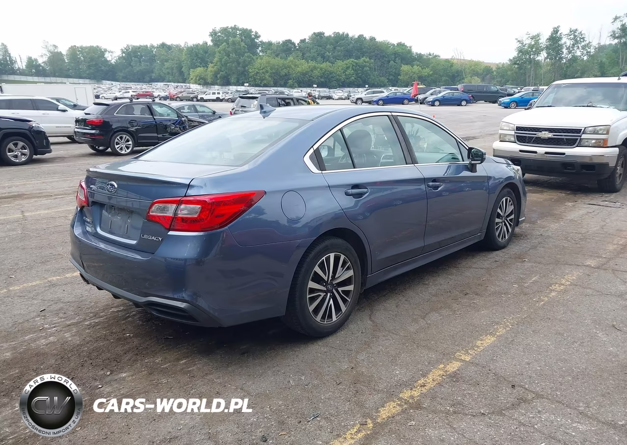 2018 Subaru Legacy 2.5I Premium VIN:4S3BNAF6XJ3033955 - 4