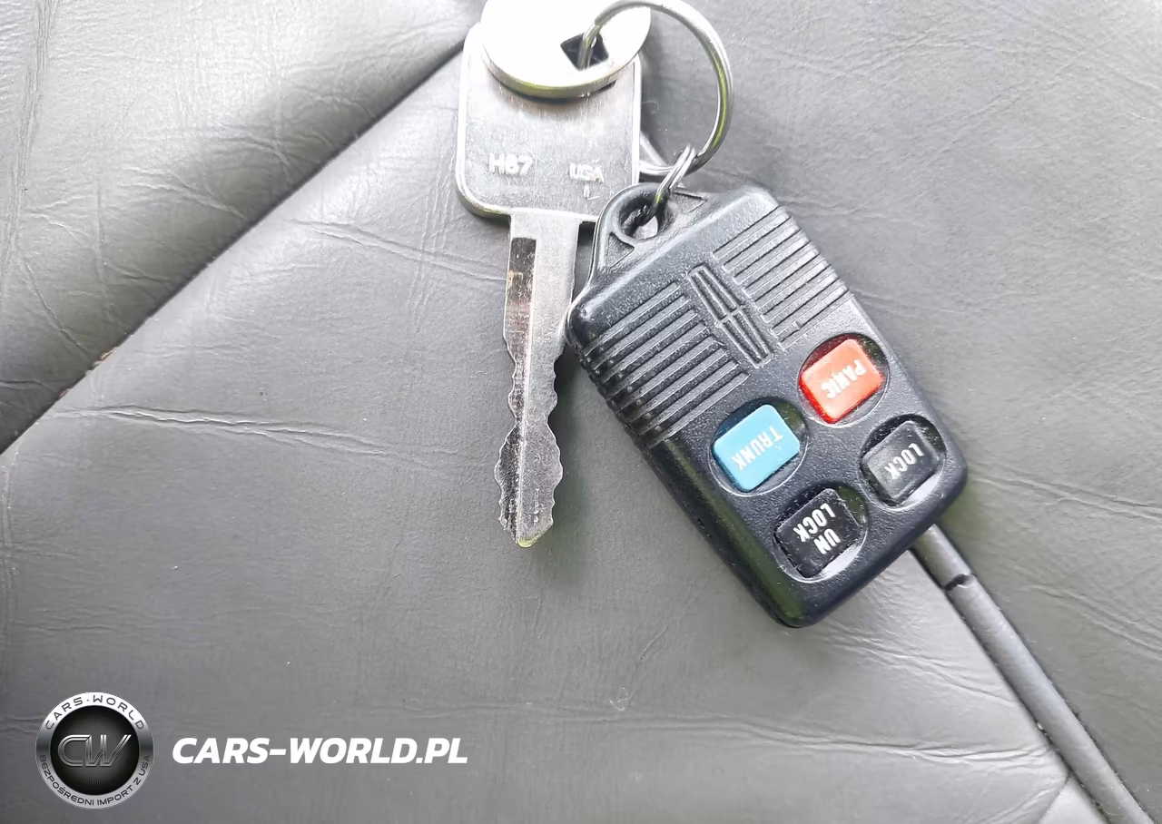 1994 Lincoln Town Car Executive VIN:1LNLM81W6RY632353 - 11
