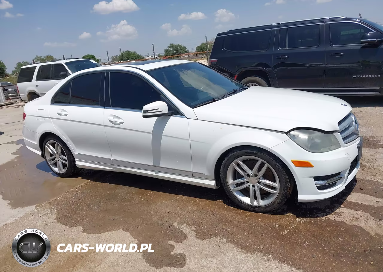 2013 Mercedes-Benz C 300 Sport 4Matic VIN:WDDGF8AB8DR256728 - 13