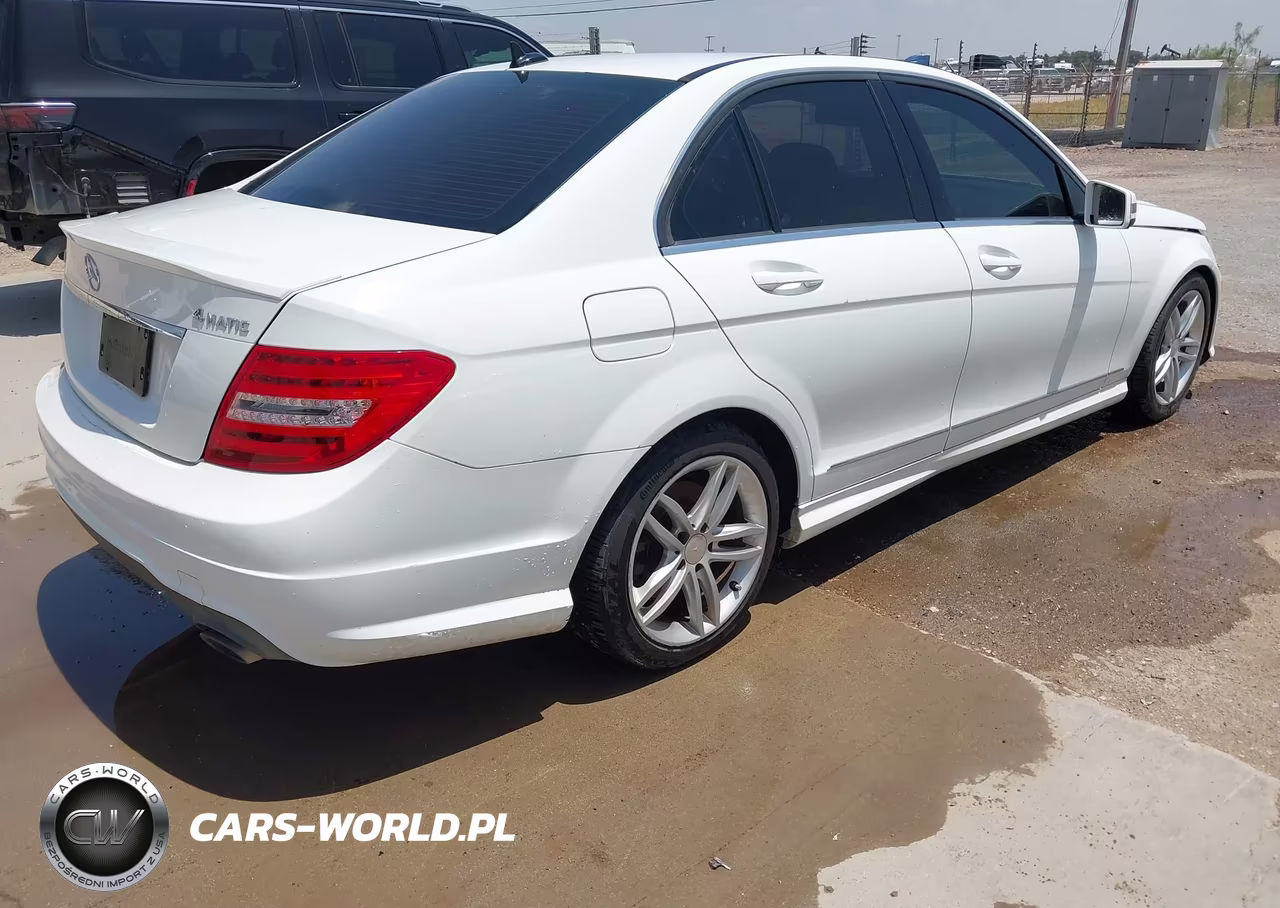 2013 Mercedes-Benz C 300 Sport 4Matic VIN:WDDGF8AB8DR256728 - 4
