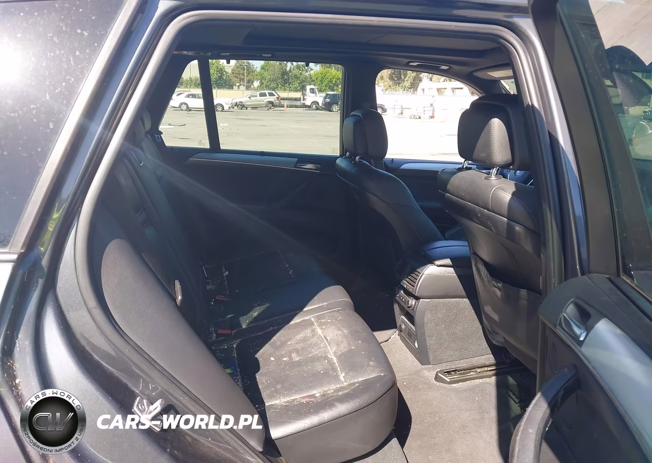 2012 BMW X5 xDrive50I VIN:5UXZV8C51CL425419 - 8