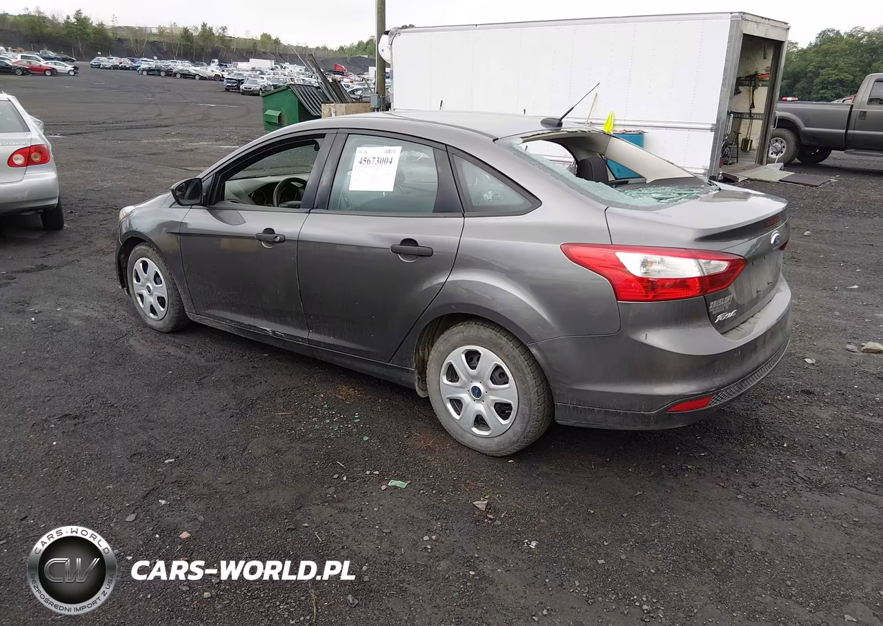 2013 Ford Focus S VIN:1FADP3E25DL288164 - 3