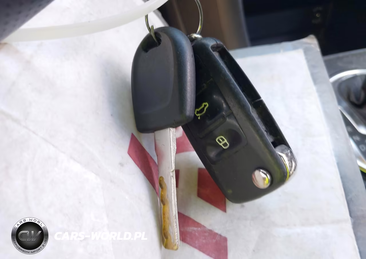 2013 Volkswagen Beetle 2.5L VIN:3VWJP7AT1DM618557 - 11