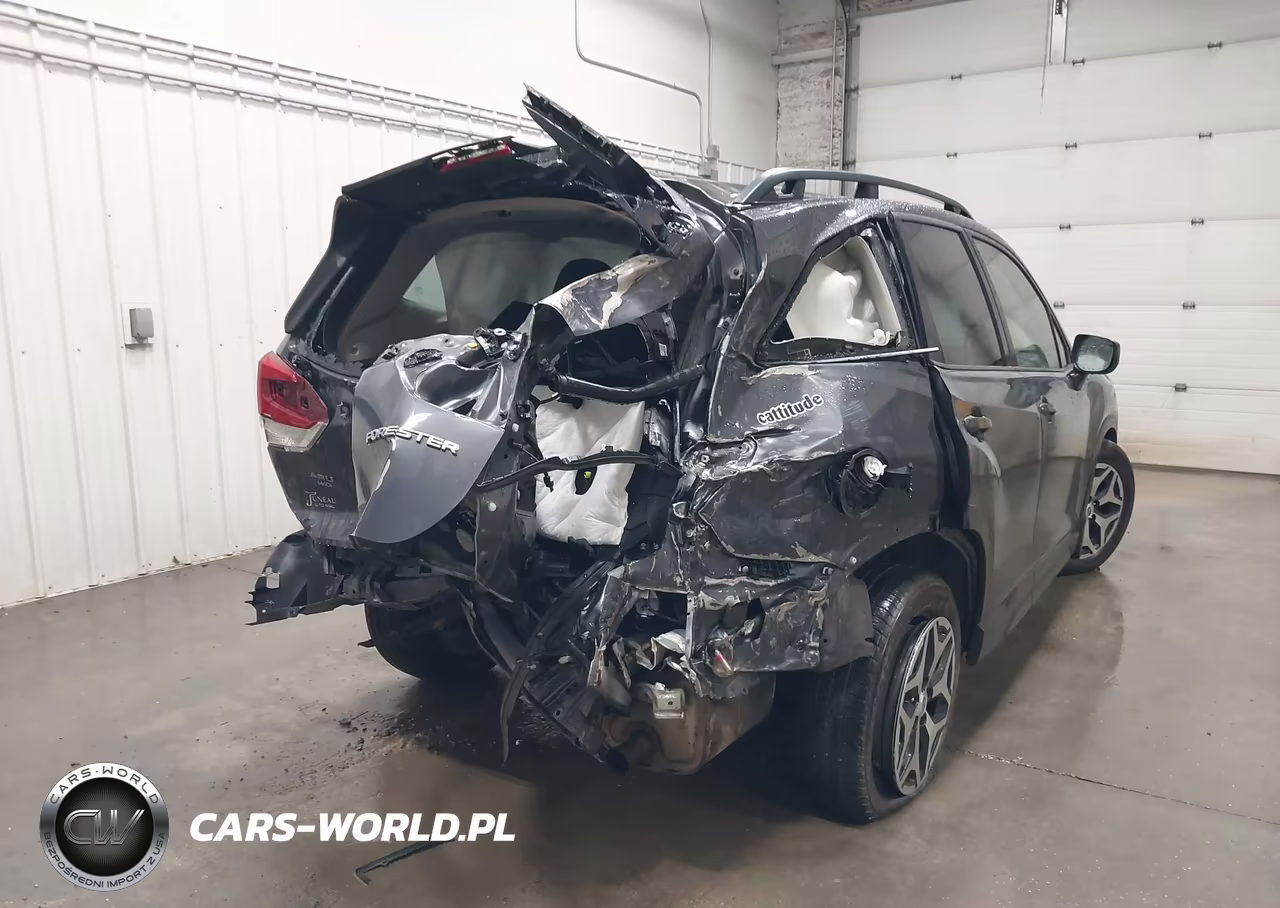 2023 Subaru Forester Premium VIN:JF2SKAECXPH533188 - 4