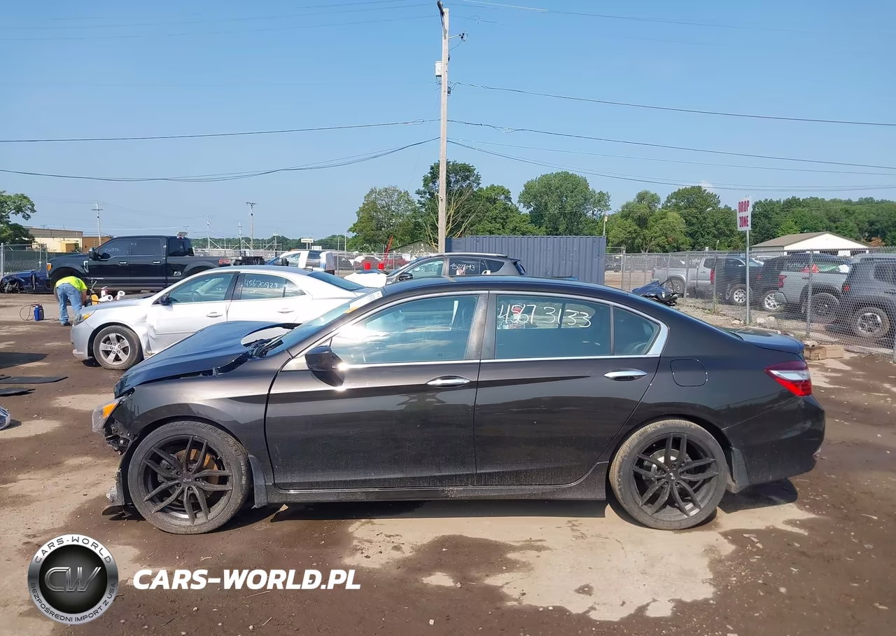2017 Honda Accord Sport VIN:1HGCR2F55HA262315 - 14