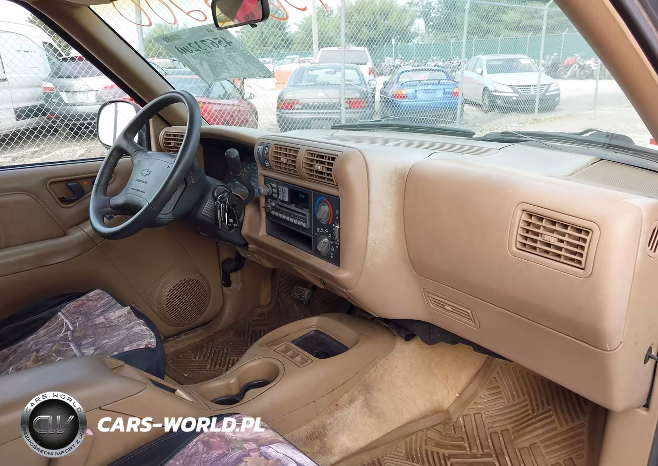 1996 Chevrolet Blazer VIN:1GNDT13W1T2317008 - 5