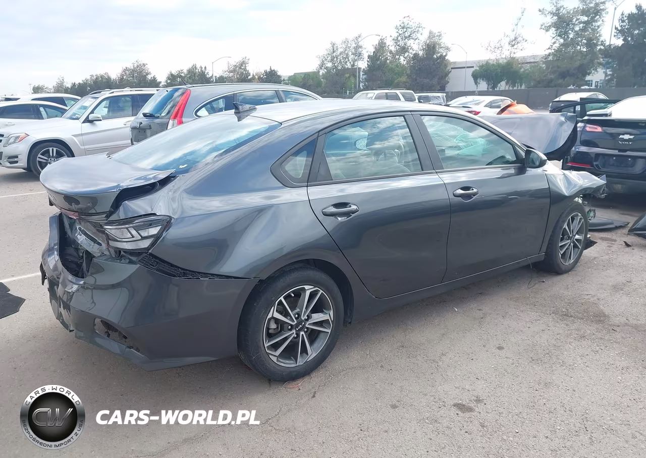 2022 Kia Forte Lxs VIN:3KPF24AD2NE431404 - 4