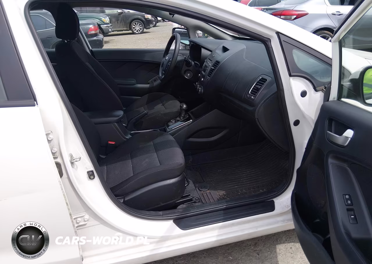 2018 Kia Forte Lx VIN:3KPFK4A71JE205472 - 5