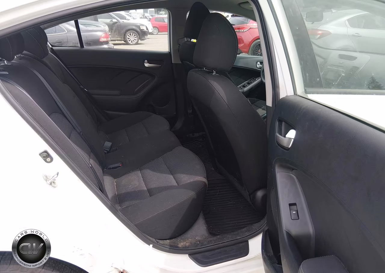 2018 Kia Forte Lx VIN:3KPFK4A71JE205472 - 8