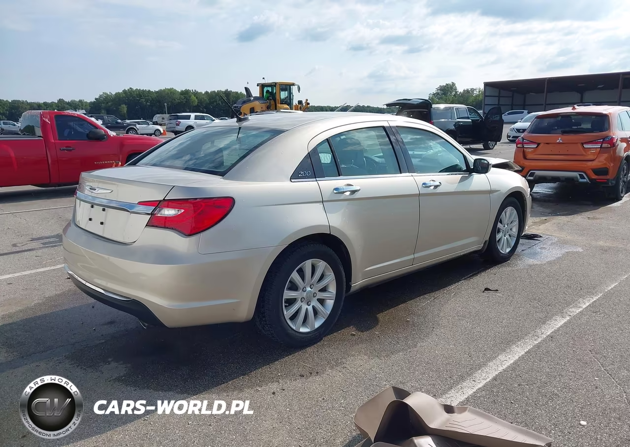 2013 Chrysler 200 Limited VIN:1C3CCBCG1DN747371 - 4