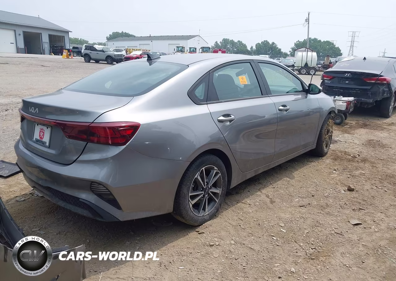2023 Kia Forte Lxs VIN:3KPF24AD5PE664258 - 4