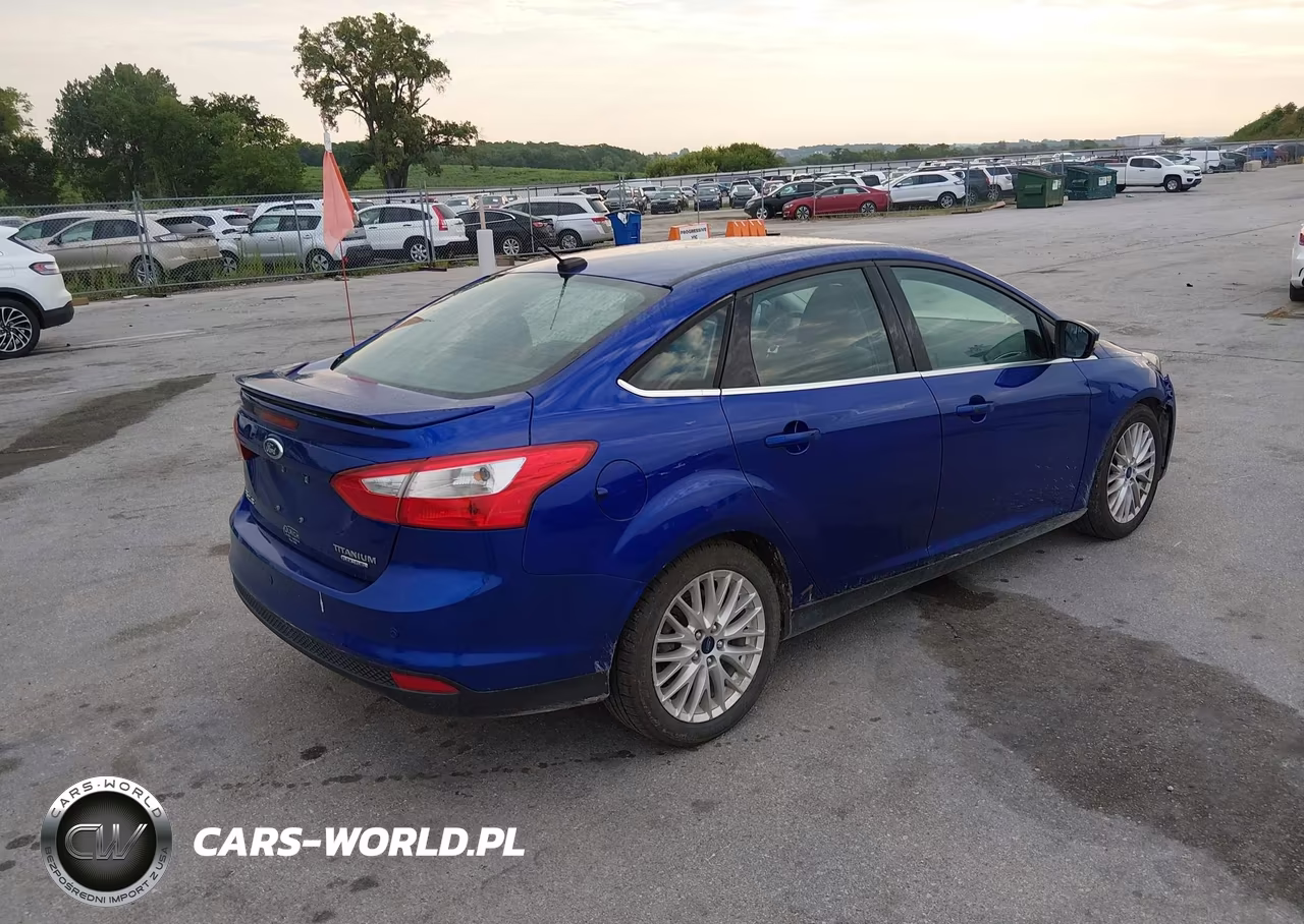 2014 Ford Focus Titanium VIN:1FADP3J22EL360753 - 4