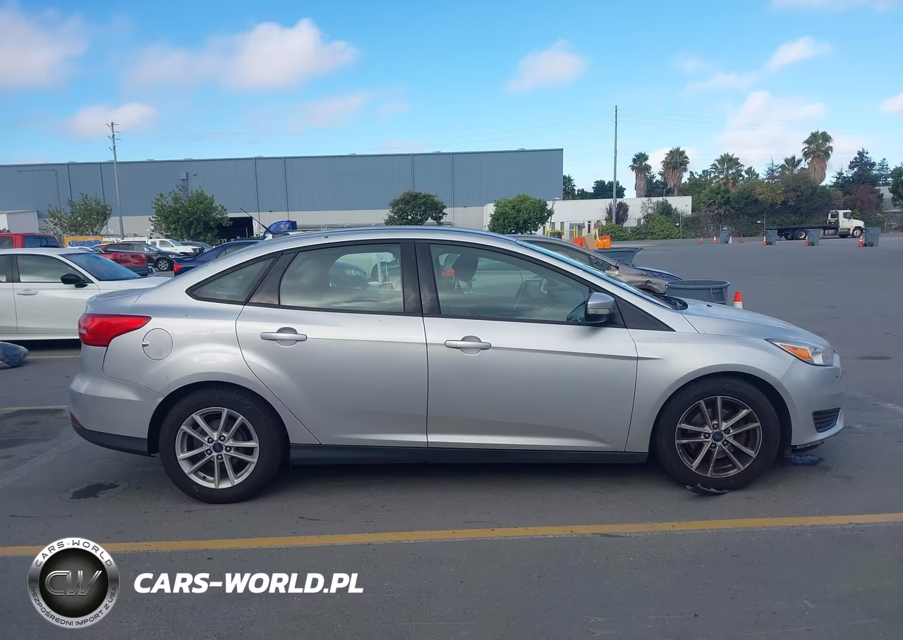 2017 Ford Focus Se VIN:1FADP3F29HL300157 - 13