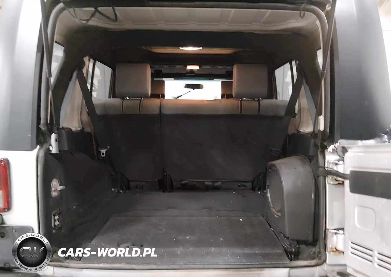 2010 Jeep Wrangler Unlimited Rubicon VIN:1J4BA6H12AL169727 - 18